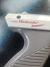 Vintage 1985 Nintendo NES Zapper Duck Hunt Gun Authentic NES-005