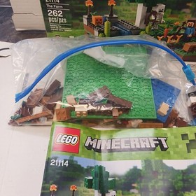 LEGO Minecraft The Farm 21114 Retired