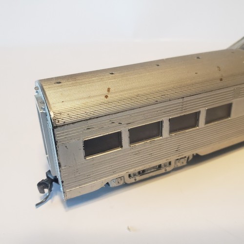 Athearn HO Santa Fe 500 Sky Dome Passenger Car - Picture 13 of 17
