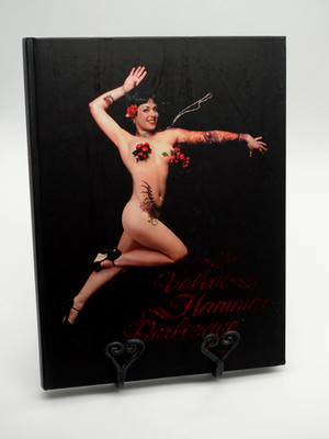 The Velvet Hammer Burlesque Michelle Carr Dita Von Teese Neo Tanz Erotik Tanga