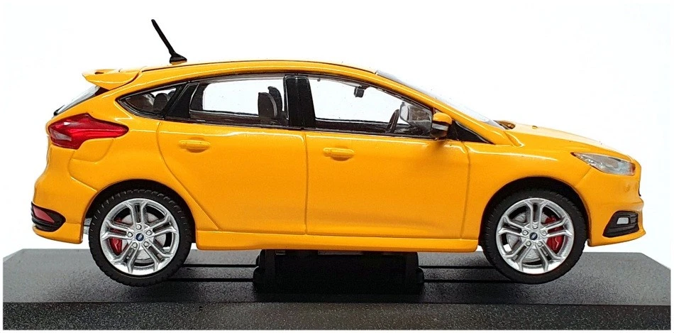 Vanguards 1/43 Scale VA15302 - Ford Focus Mk3 ST - Tangerine Scream - Image 3 of 4