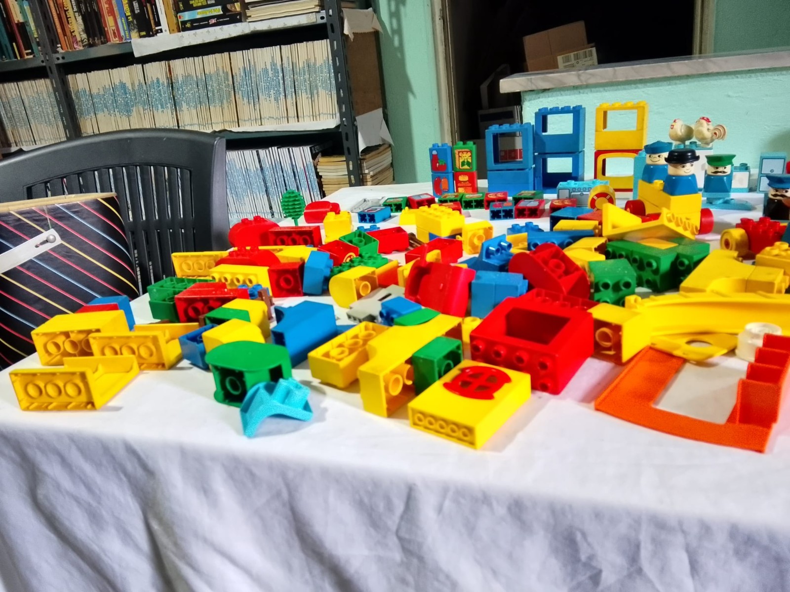 Lotto LEGO Duplo con 18 personaggi foto 6