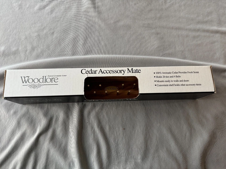 JoS. A. Banco Woodlore Cedro Accesorio Mate 26 Corbata y 4 Estante para Cinturón Foto 2 de 4