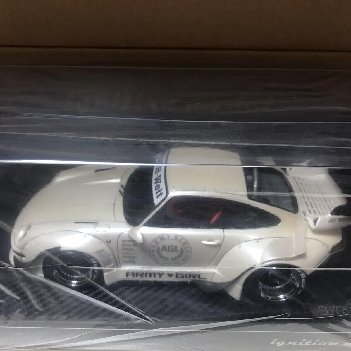 Ignition model IG1961 1/18 RWB PORSCHE 993 Pearl White Rauh Ignition model IG1961 1/18 RWB PORSCHE 993 Pearl White Rauh