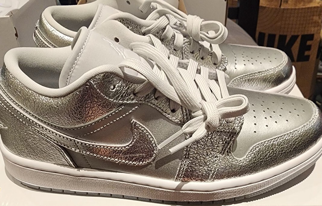 Nike Air Jordan 1 Low SE Metallic Silver FN5030-001 Women's Size 6
