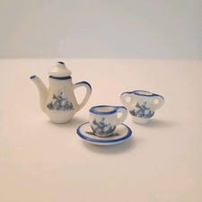 Vntg Miniature Dollhouse Tea Set Delft Style 4pc Teapot Sugar Cup Saucer Blue