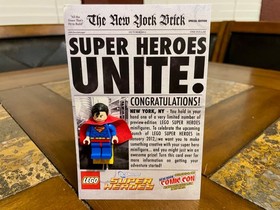 LEGO DC SUPERMAN MINI FIGURE 2011 NYCC SDCC DISPLAY CASE VERY RARE!