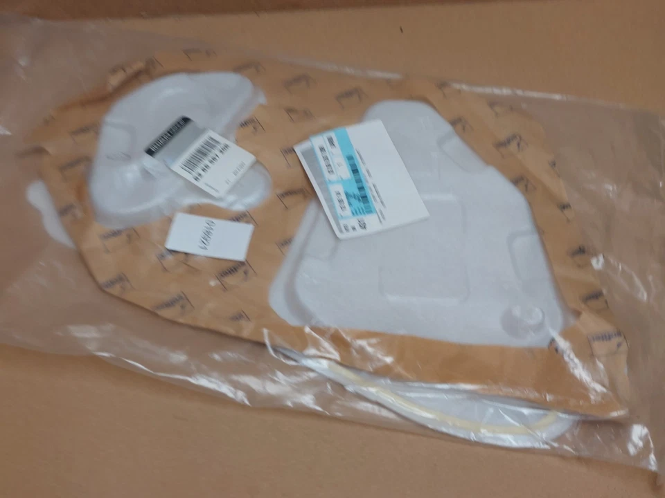 Lámina aislante puerta trasera izquierda renault clio mk5 2019-on 828658720R genuina nueva Foto 2 de 4