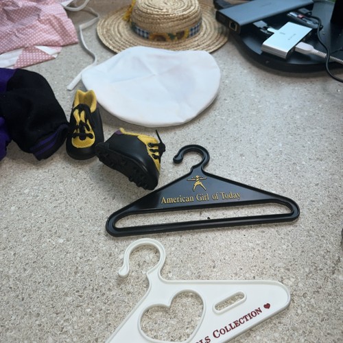 E1626~ Lotto Abbigliamento Ragazza Americana in Pensione Cappelli Scarpe Tacchetti Calcio - Foto 7 di 8