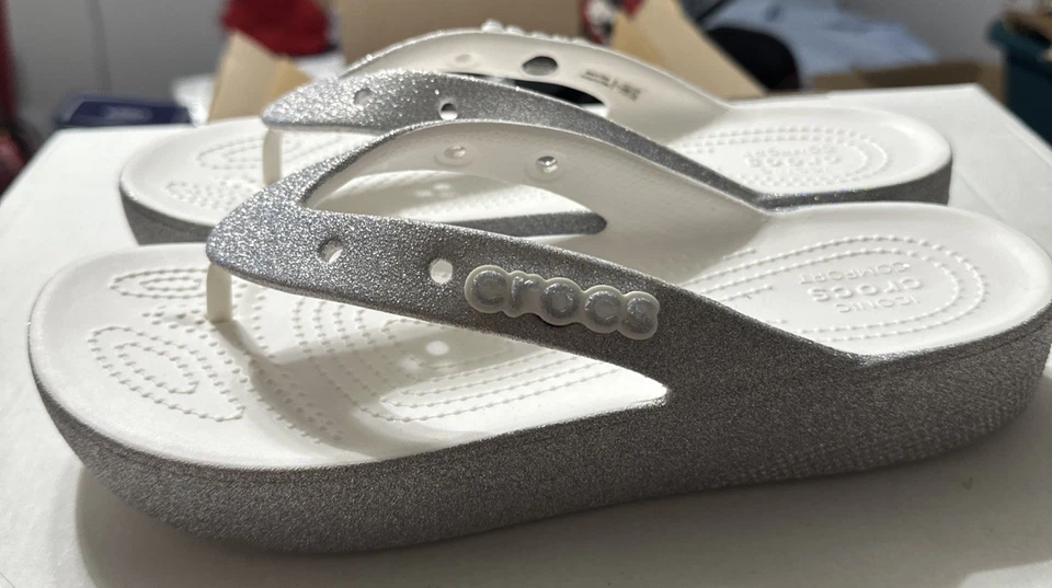 Sandalias Crocs Plataforma Chanclas Para Mujer Talla 9 Blanco Plata Brillo Nuevas Sin Etiquetas Foto 3 de 4