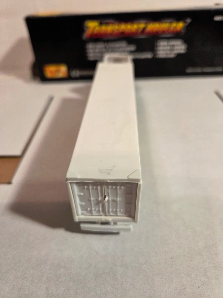 U-Haul Illinois Kenworth 2001 tractor/remolque. Maisto diecast y plástico escala 1/87 Foto 4 de 4