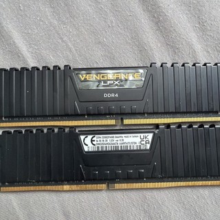 Corsair Vengeance LPX 32 GB (2×16 GB) DDR4 2666 MHz RAM Kit.