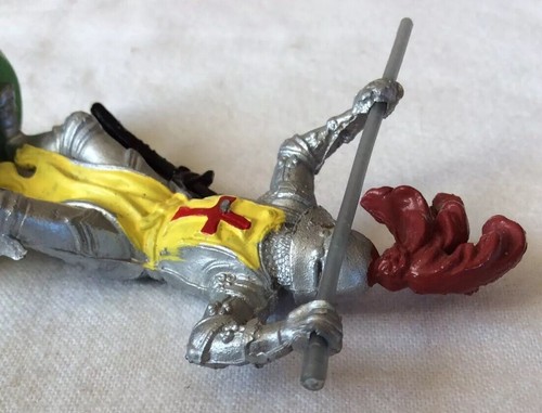 Collectable Vintage BRITAINS Knight Figure, 1971 - Picture 5 of 9