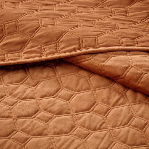 Gracie Mills Gayle 3-Piece Casual Geometric Velvet Quilt Set - Picture 43 of 49