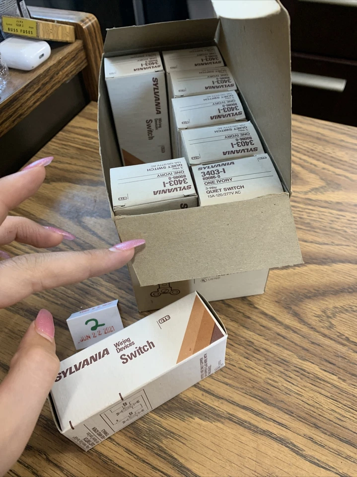 (8) Sylvania 3403-i side wired switches - Image 3 of 4