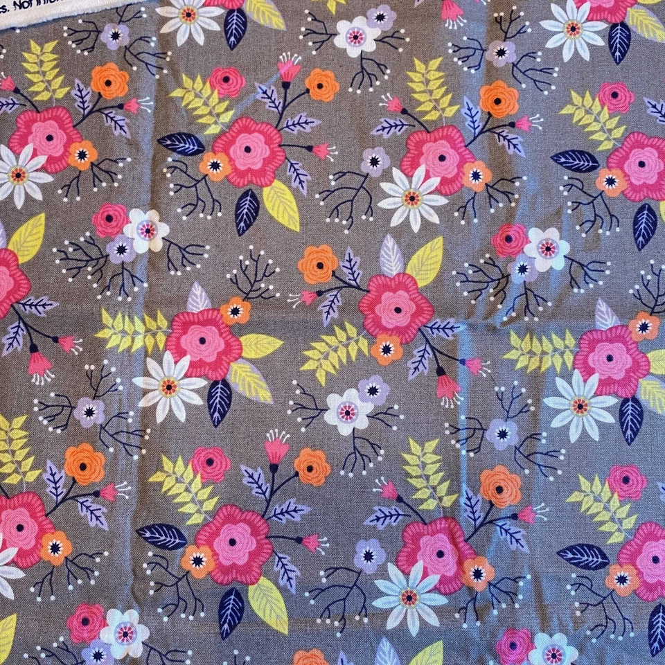 Tela floral dispersa de novedad de algodón gris acolchado 1,3 años Foto 3 de 4