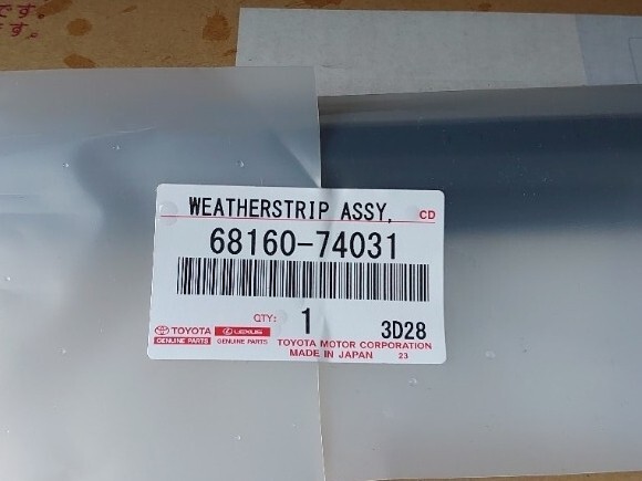 Toyota Genuine OEM SCION IQ FRONT DOOR GLASS OUTER WEATHERSTRIP RH