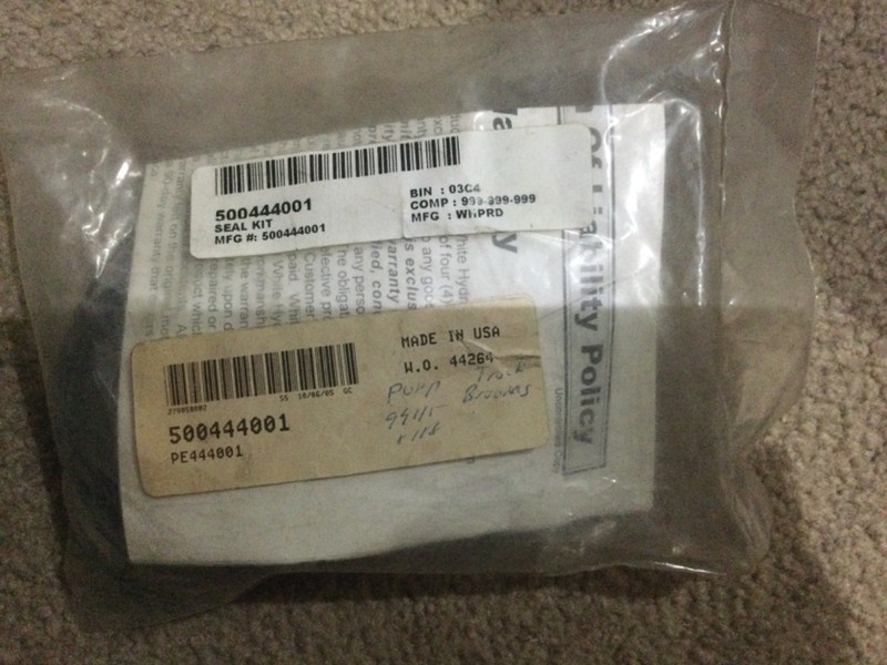 White (Danfoss, Impro) Hydraulic Motor Seal Kit 500444001 (PE444001)