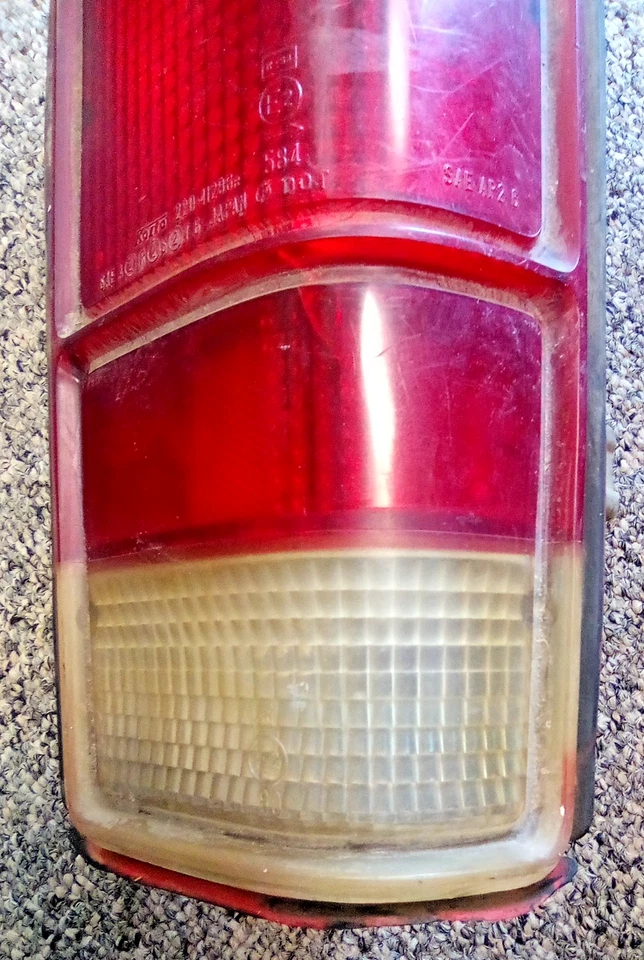 Luz trasera de pasajero excluyendo Deluxe para 77-82 COURIER LOC-204DG Foto 3 de 4