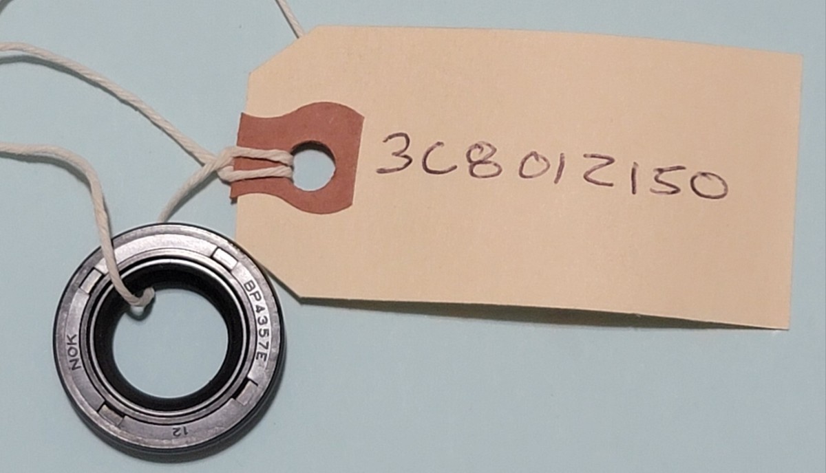 Toshi 出品　6/4 Genuine Nissan/Tohatsu 3C8-01215-0 Oil Seal OEM New Factory Boat