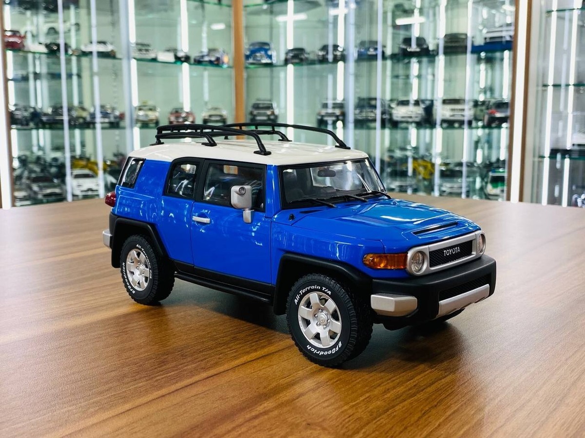 1/18 Diecast Toyota FJ Cruiser Blue by AUTOart Scale Model 1/18 Diecast Toyota FJ Cruiser Blue by AUTOart Scale Model