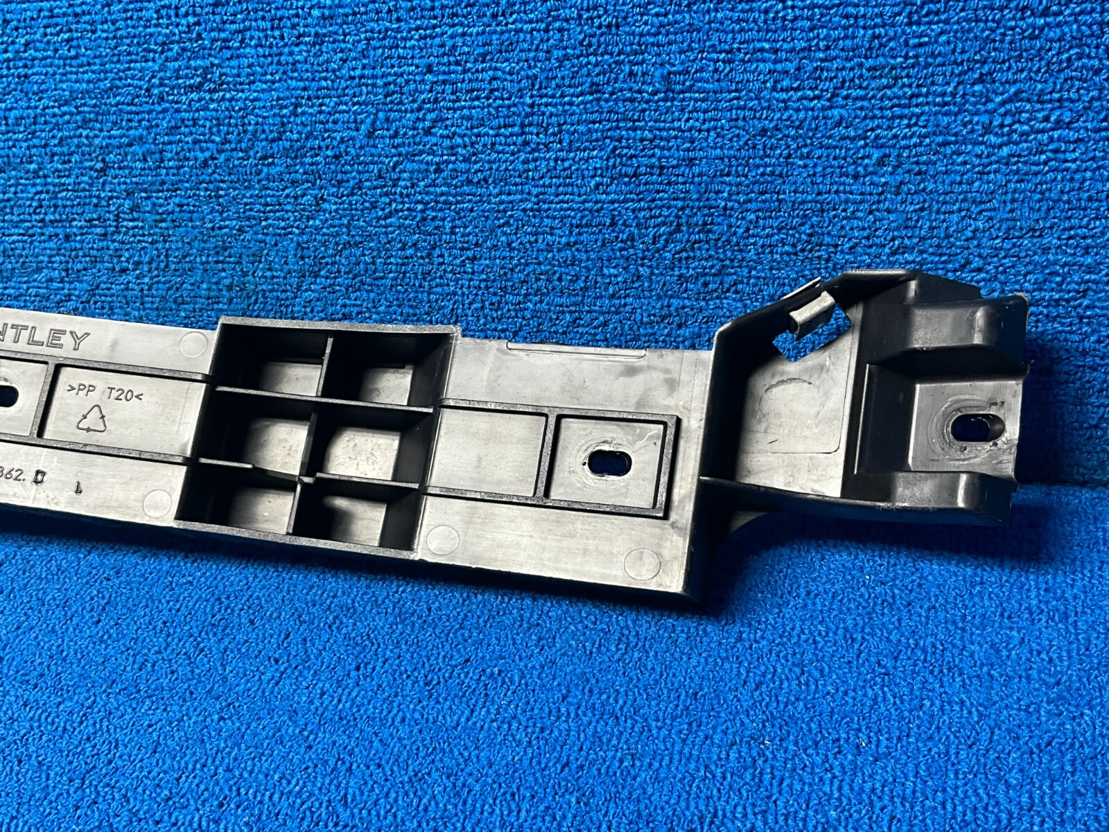 2005 - 2010 BENTLEY CONTINENTAL GTC REAR LEFT BUMPER HOLDER SUPPORT BRACKET OEM