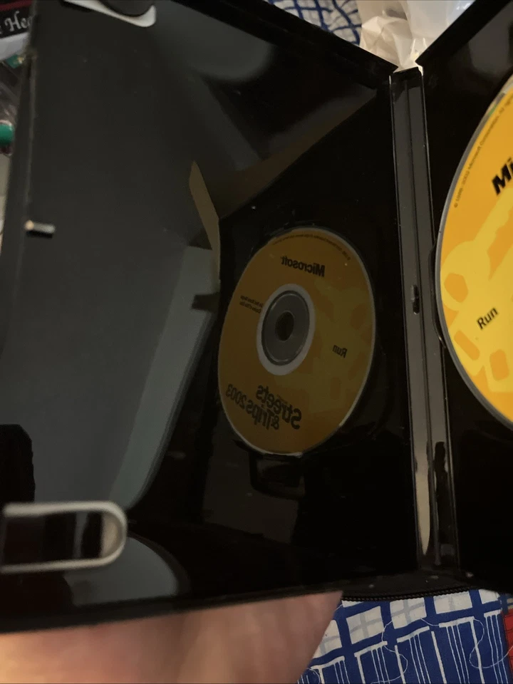 MICROSOFT Streets and Trips 2003 Software 2 CD Set for Windows XP 2000 ME 98 NT - Image 4 of 4