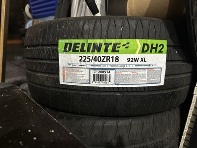Delinte DH2 225/40R18 tire set of 2
