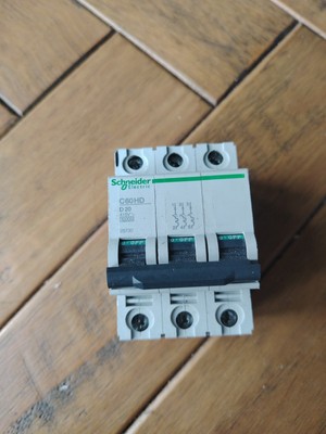 Schneider Merlin Gerin Multi 9 C60HD Typ D20 dreipoliger MCB 3-Phasen-Schutzschalter