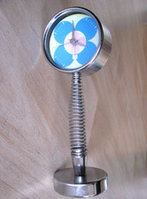 originelle analog Regal-Uhr mit Feder-Fuß +Wecker, Metall chrom H 21,5cm D 7,5cm