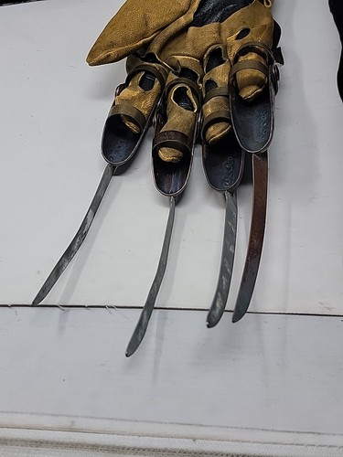 NECA Nightmare On Elm Street Freddy Krueger Glove Prop Replica Original 2014 - Picture 12 of 24