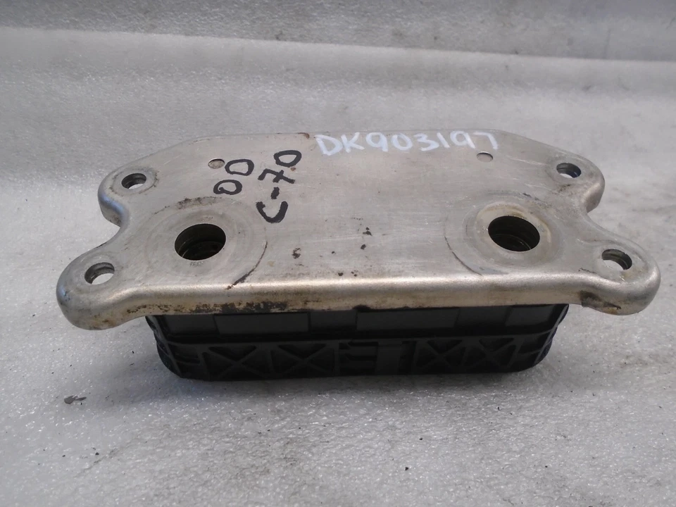 1999-2004 Volvo C70 Engine Oil Cooler OEM DK903197 - Image 4 of 4