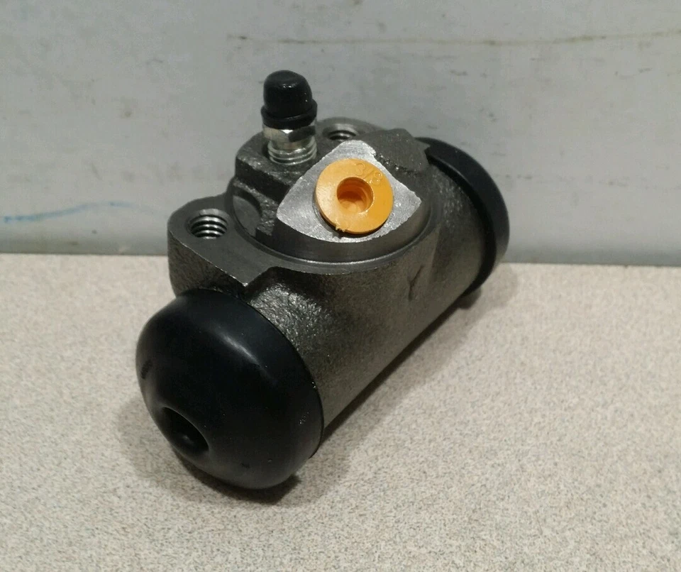 Cilindro de rueda de freno de tambor trasero izquierdo Pronto W37782, se adapta a Jeep CJ5, CJ7, otros Foto 3 de 4