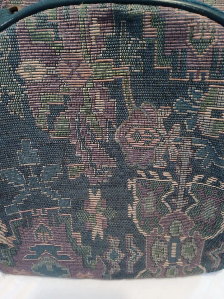 Bolso de Lona American Tourister Tapiz Verde para Llevar durante la Noche Correa Ajustable Foto 4 de 4