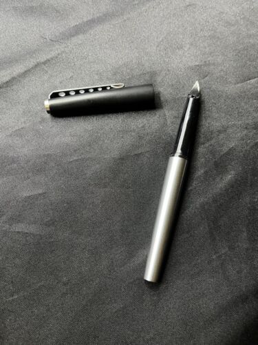 MONTBLANC MONT BLANC CARRERA FOUNTAIN PEN - Picture 2 of 7