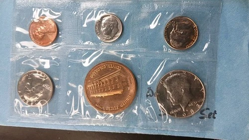Set 1982 Denver Uncirculated Souvenir Set Rare