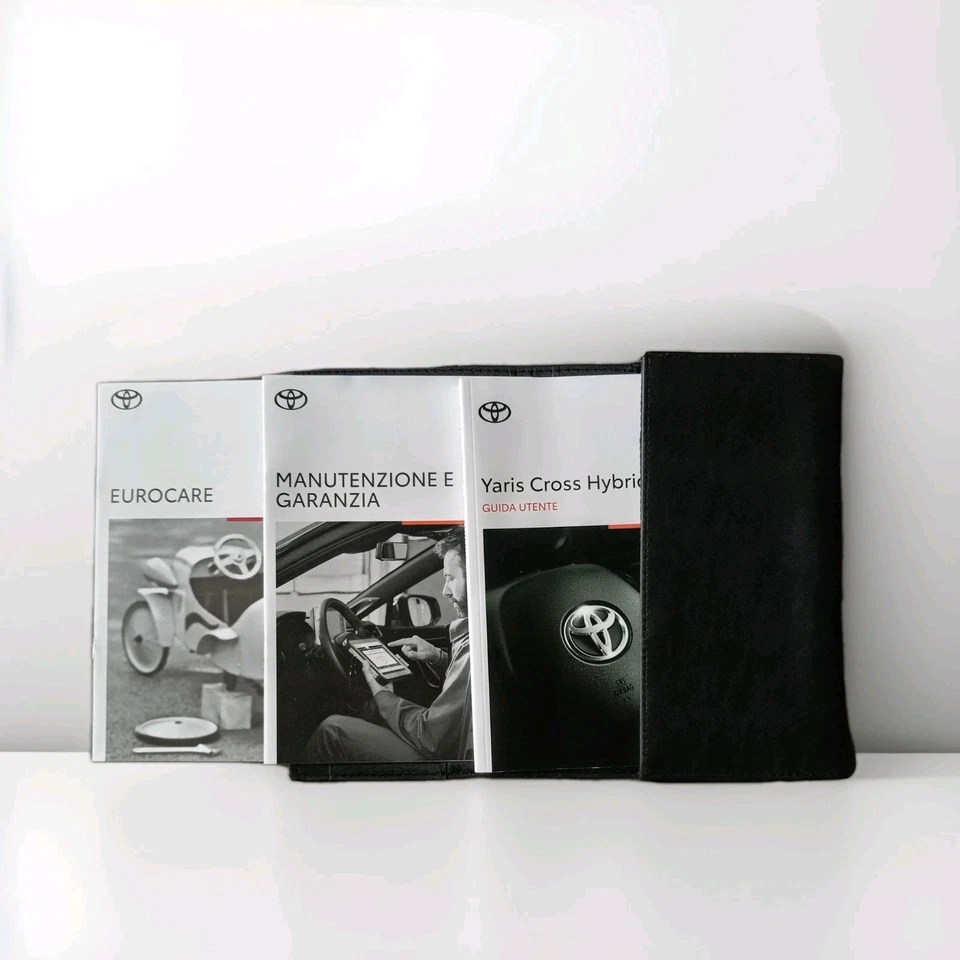 Manuale Toyota Yaris Cross Hybrid Con Custodia Nera Toyota - Immagine 3 di 4