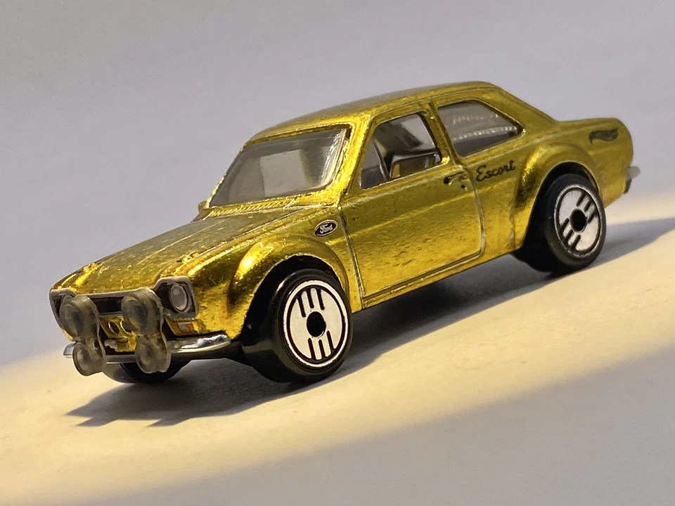 Ford Escort RS1600 1970 Hot Wheels🔥 1:64 Gold Kroger edición limitada Foto 3 de 4