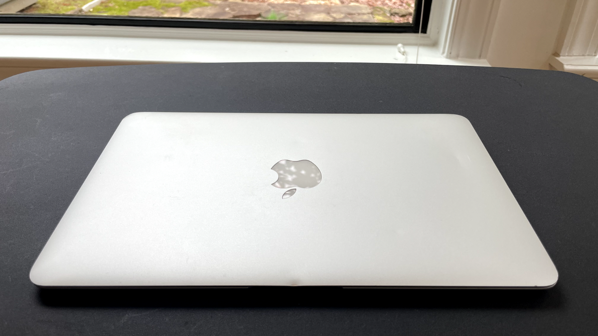 Apple MacBook Air 11 in 2013 Silver/Intel Core i5 1.3 GHz, 128 GB