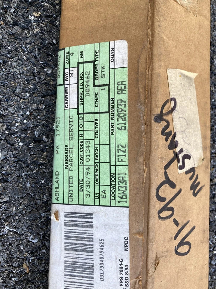 Ford Mustang 1991 1992 carrocería moldura lateral puerta izquierda F1ZZ-6120939-AEA NUEVO DE STOCK Foto 2 de 4