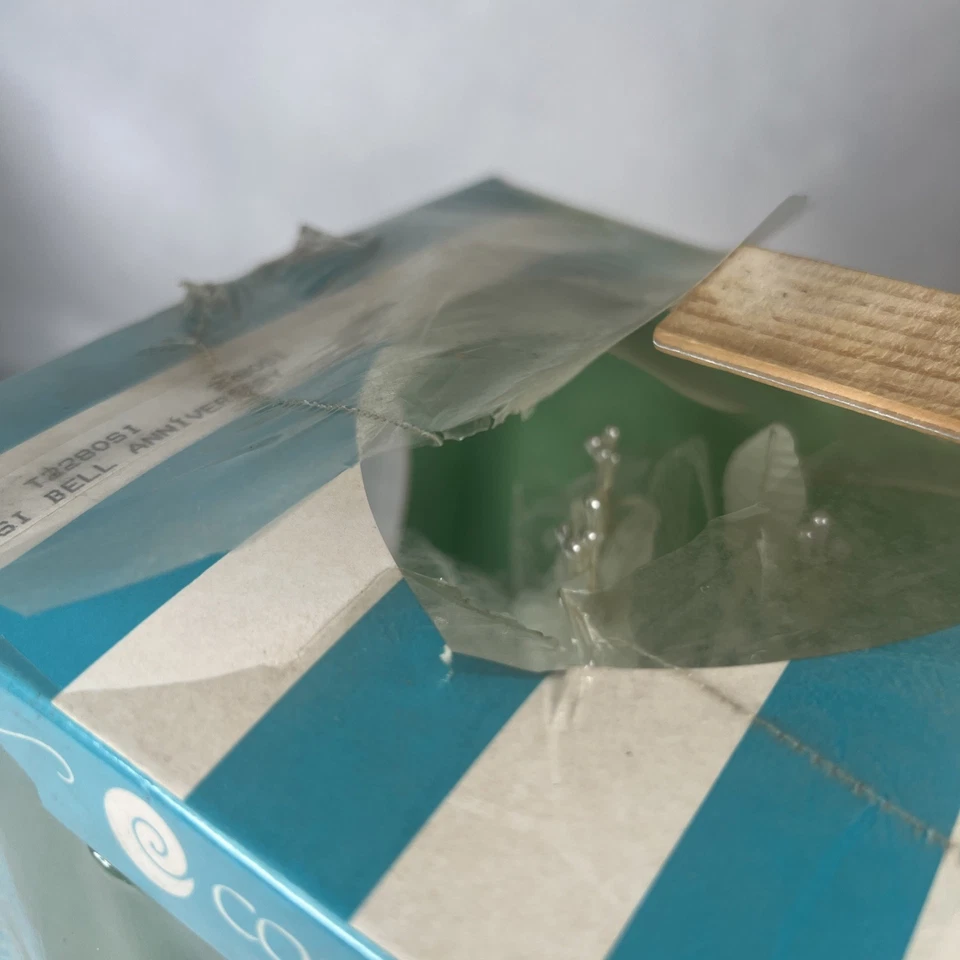 Campanas plateadas pintadas a mano vintage de aniversario de la costa nuevas en caja Foto 3 de 4