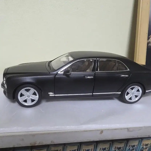 Bentley 1:18 Scale Model Car New