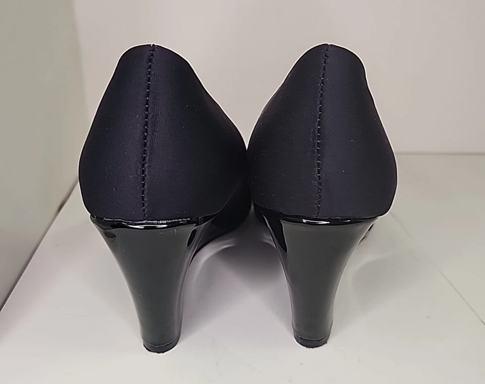 Bandolino Peep Toe -Black -Sz. 6.5 - Shiny patent Wedge, work, dressy, New - Image 4 of 4