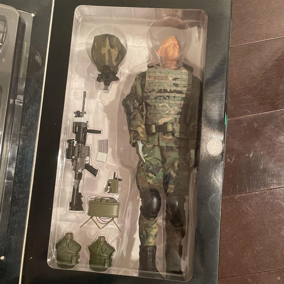 龙拉里美国陆军第 75 全装备游骑兵 1/6 比例可动人偶未开封 — 第 3/4 张图片