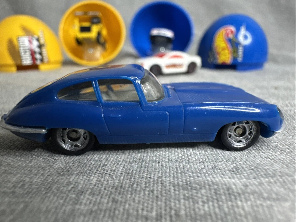 Monogram & Hot wheels Minis Lot Of 4 1:87 Jaguar XKE, Egg Surprise, CAT, Racing - Image 2 of 4