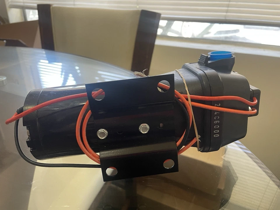 FLOJET НАСОС МОДЕЛЬ 4300-142A - 12 ВОЛЬТ. 45 фунтов на квадратный дюйм / 3,7 галлона в минуту - Изображение 4 из 4