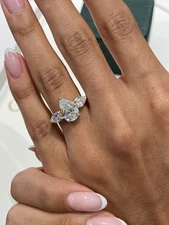 Diamond Ring VS1 E Pear 4 Carat IGI Certified 3 Stone Labcreated 14K Yellow Gold