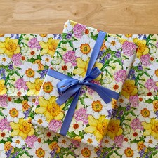 Spring Flowers Gift Wrap: Floral Wrapping Paper (70 x 50cm)