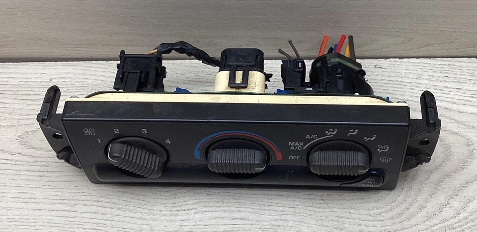 Interruptor de control de clima de calefacción aire acondicionado 599261 para 98-05 04 Chevy Blazer S10 GMC Jimmy Foto 2 de 4