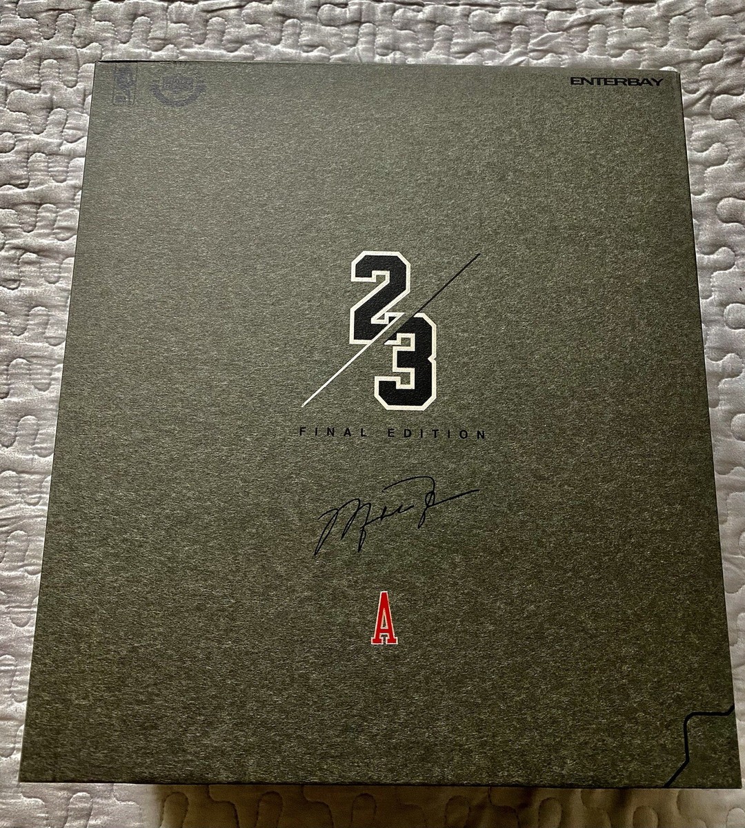 Enterbay NBA Michael Jordan Final Edition 1:6 Scale 2 Figure Set